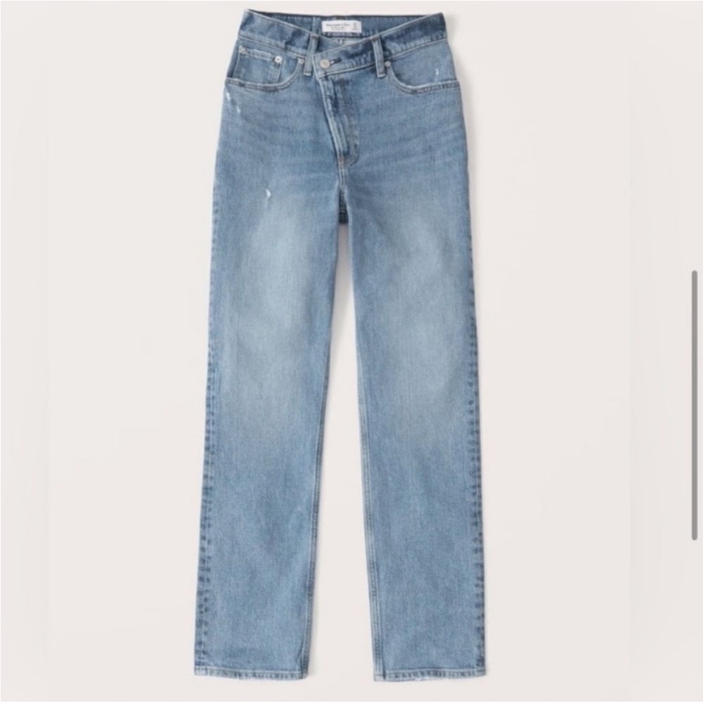 Abercrombie & Fitch Ultra High Rise 90s Slim Straight Jean